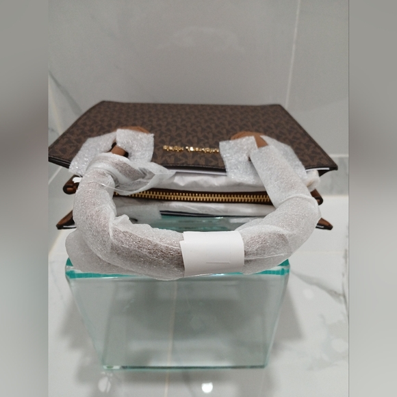 MICHAEL KORS Mercer Medium Logo and Leather Accordion Crossbody Bag Brown NWT - Picture 6 of 16